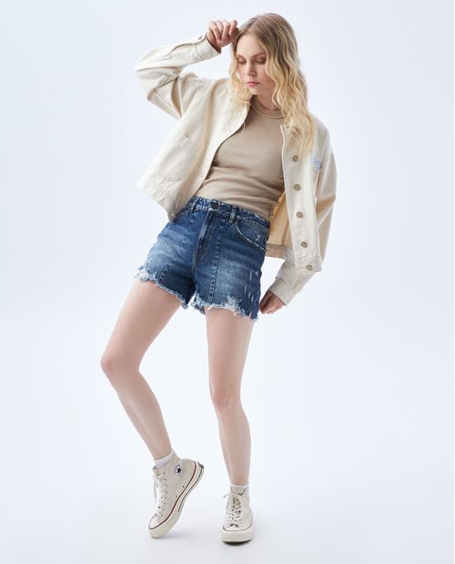 Short con cortes decorativos para mujer