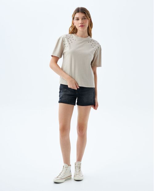 Camiseta con tela de brillo y taches para mujer
