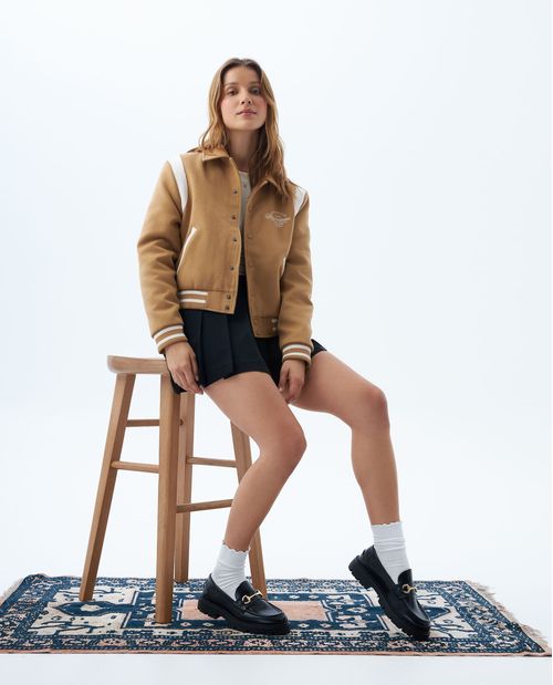 Chaqueta tipo varsity para mujer