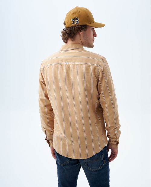 Camisa con diseño a rayas para hombre