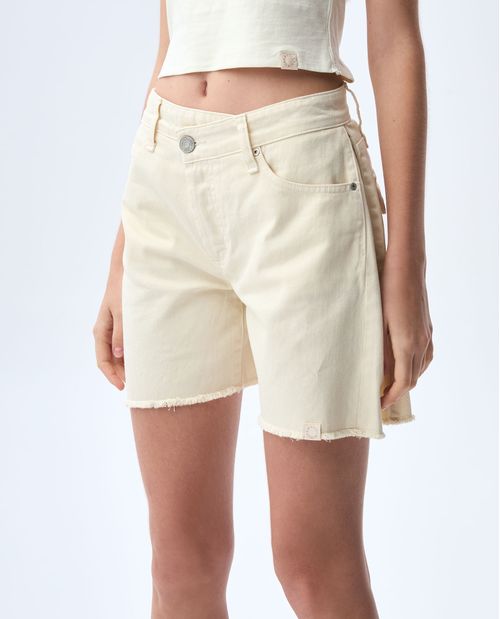 Short tipo bermuda con pretina asimétrica para mujer