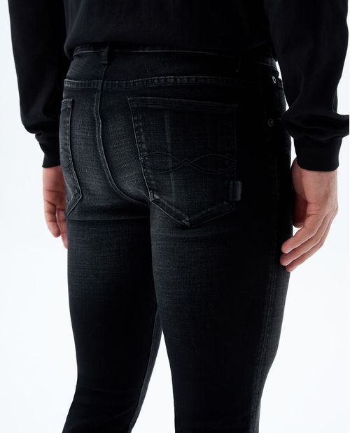 Jean Tapered tono negro para hombre
