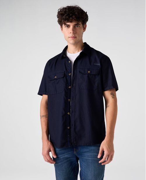 Camisa tipo cargo con aplique bordado para hombre