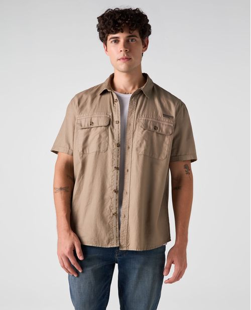 Camisa tipo cargo con aplique bordado para hombre