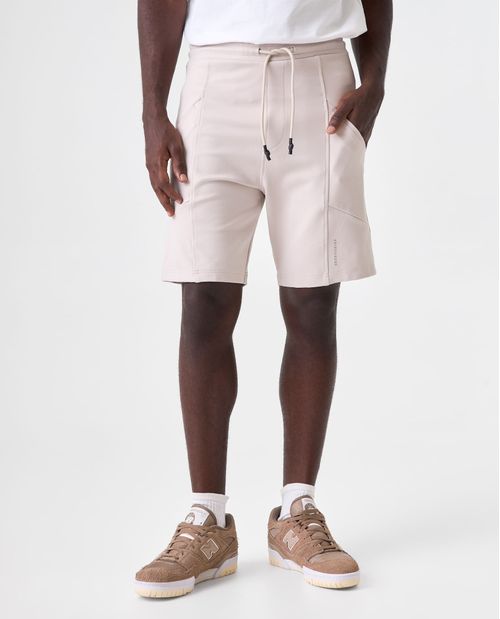Bermuda jogger con cortes para hombre