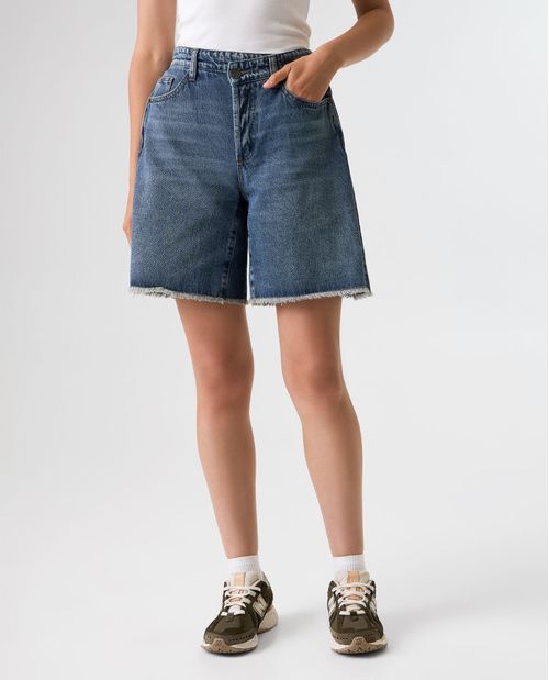 Short tipo bermuda tono medio para mujer