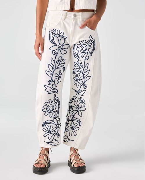 Pantalón Barrel con bordado delantero para mujer